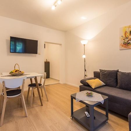 Piccola Pineta Apartment Pula Exterior photo