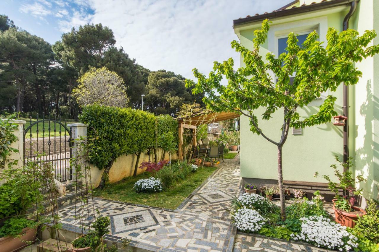 Piccola Pineta Apartment Pula Exterior photo